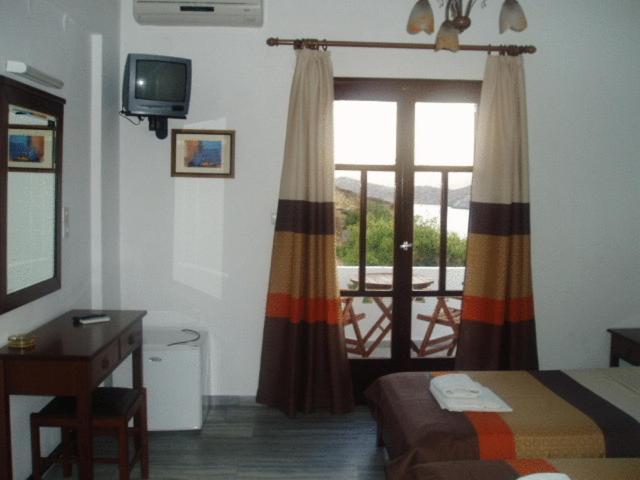 Rita'S Rooms Chora  Room photo