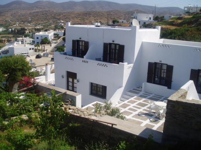 Rita'S Rooms Chora  Exterior photo